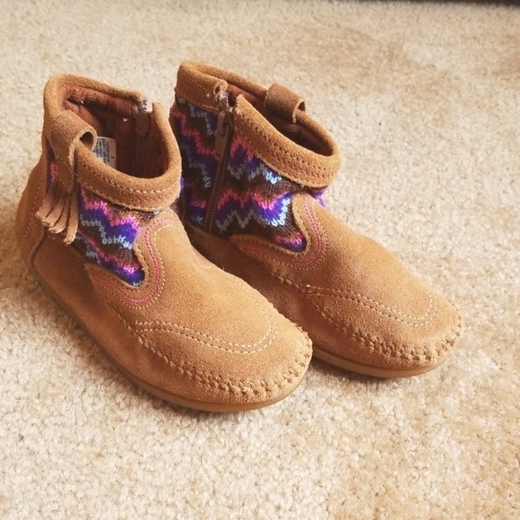 Minnetonka Other - Minnetonka booties